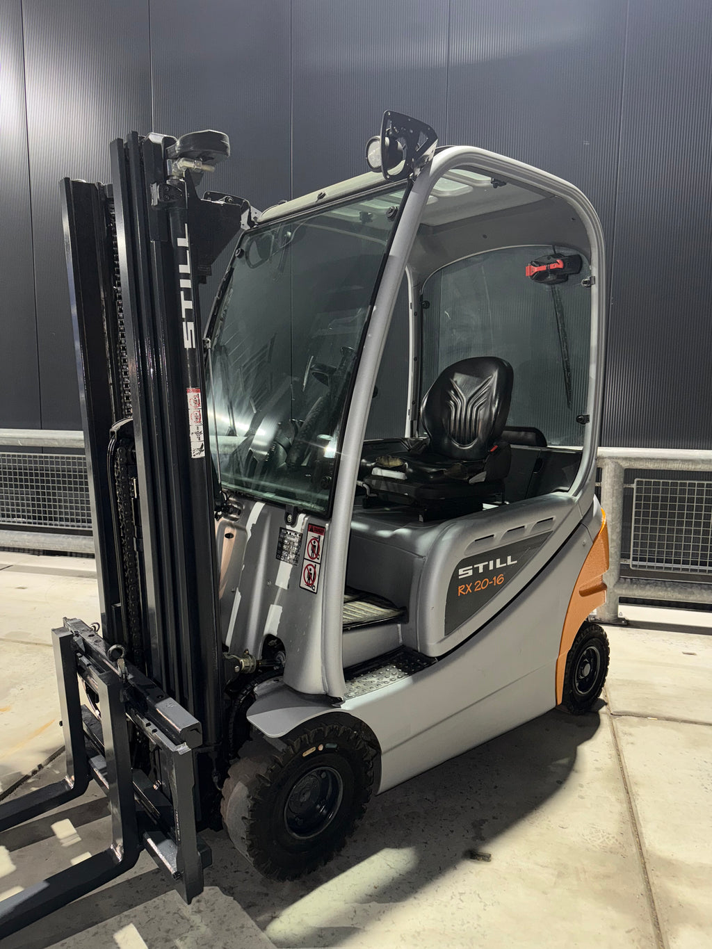 B00008 - STILL RX20-16P 1600KG TRIPLEX 4.30M BJ2017 NETTE MACHINE