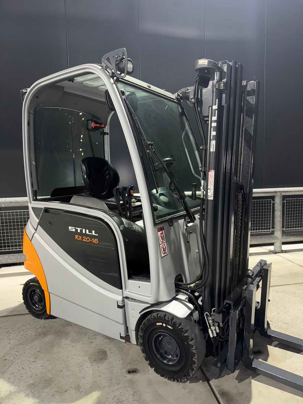 B00008 - STILL RX20-16P 1600KG TRIPLEX 4.30M BJ2017 NETTE MACHINE