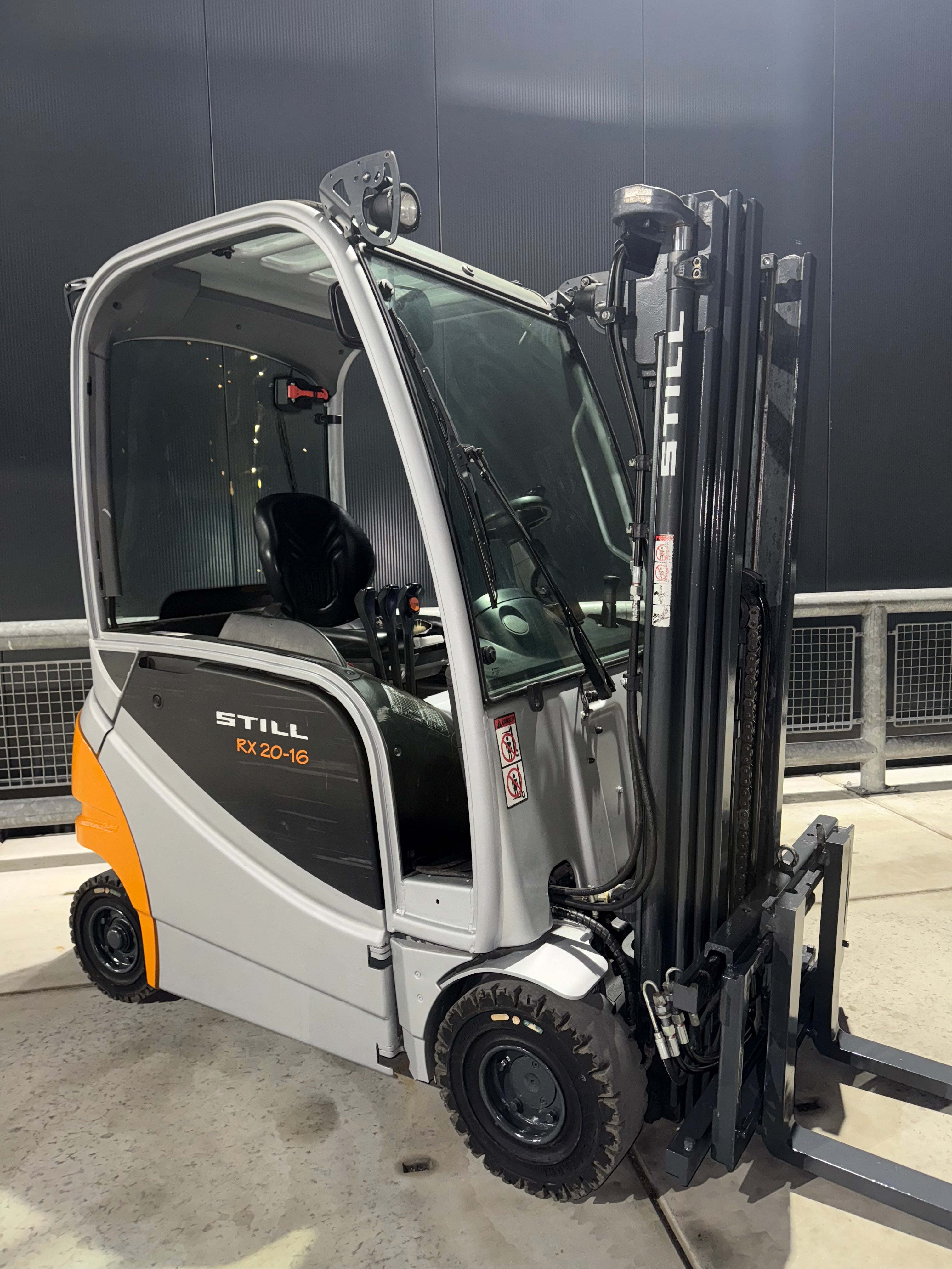 B00008 - STILL RX20-16P 1600KG TRIPLEX 4.30M BJ2017 NETTE MACHINE