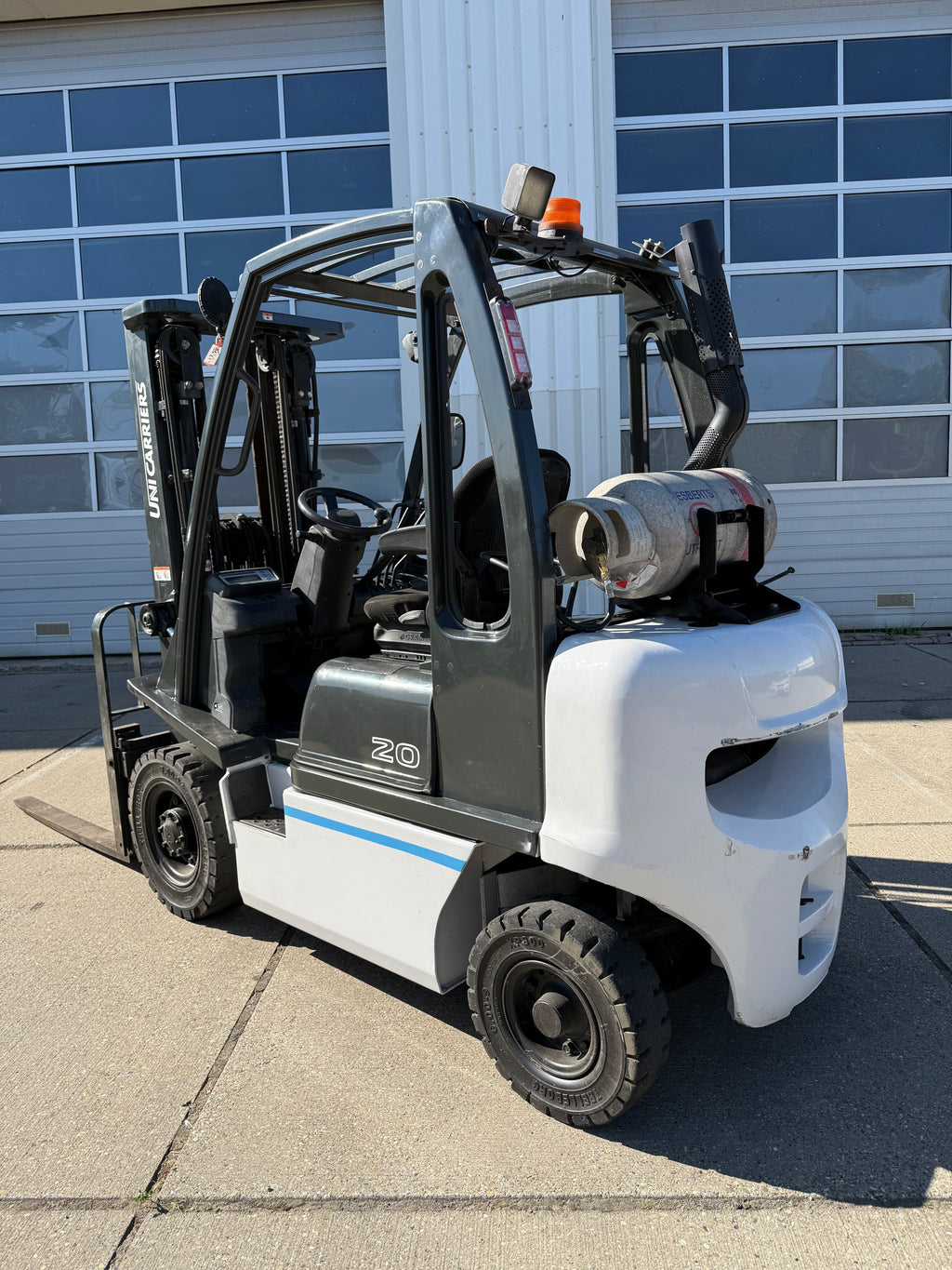 B00015 - 2021 LPG UNICARRIERS 2000KG 6400UUR TRIPLO 4,75 + SIDE SHIFT