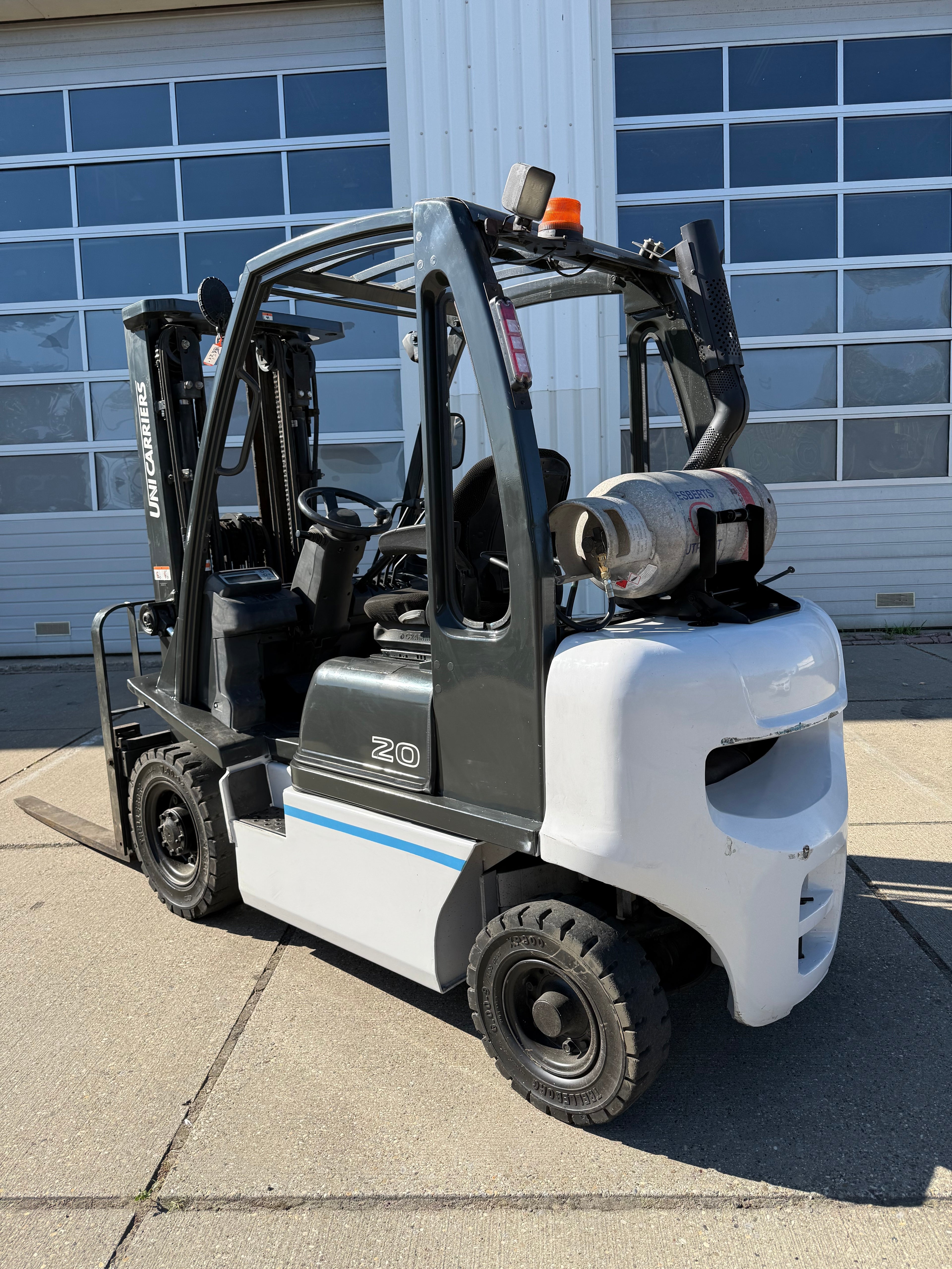 B00015 - 2021 LPG UNICARRIERS 2000KG 6400UUR TRIPLO 4,75 + SIDE SHIFT