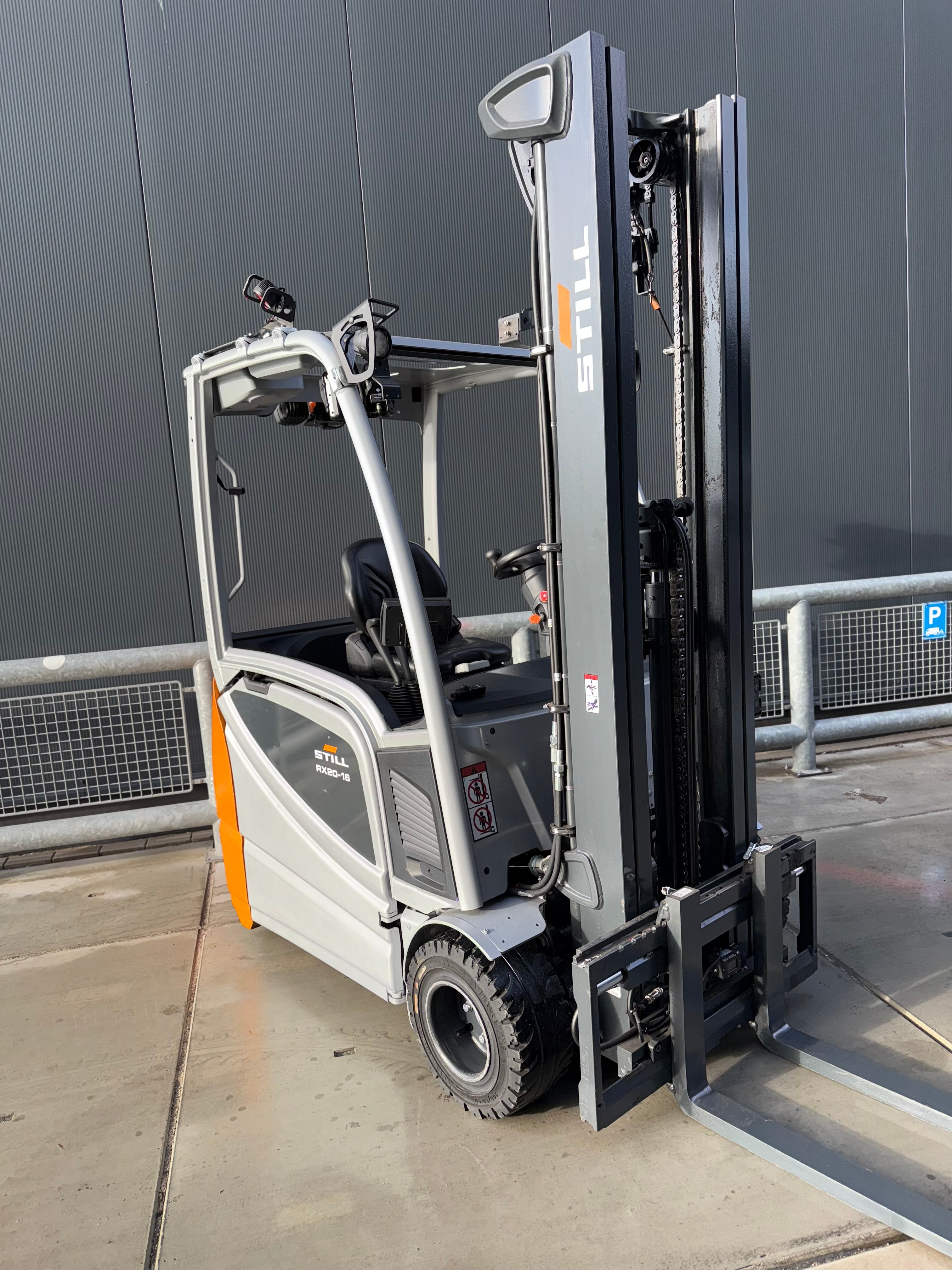 B00001 - STILL RX20-16 1600KG BJ:2020 TRIPLEX 9500UUR 5.6M +SIDESHIFT