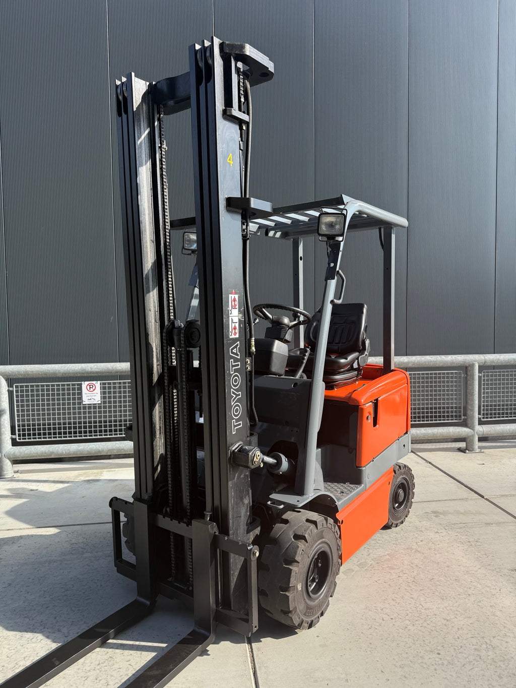 B00013 - TOYOTA 6FB18 1800KG 7000UUR TRIPLEX 6.0M HEFTRUCK