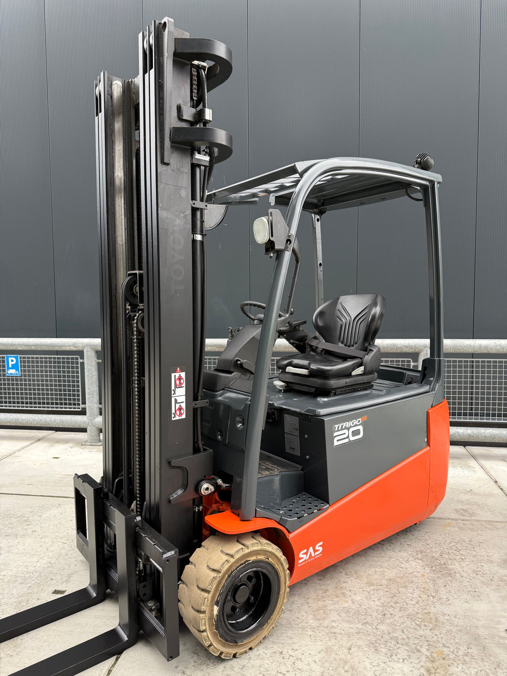 B00021 TOYOTA 8FBE20T 2000KG TRIPLEX 5,50M BJ.2019 8000UUR + SIDE SHIFT