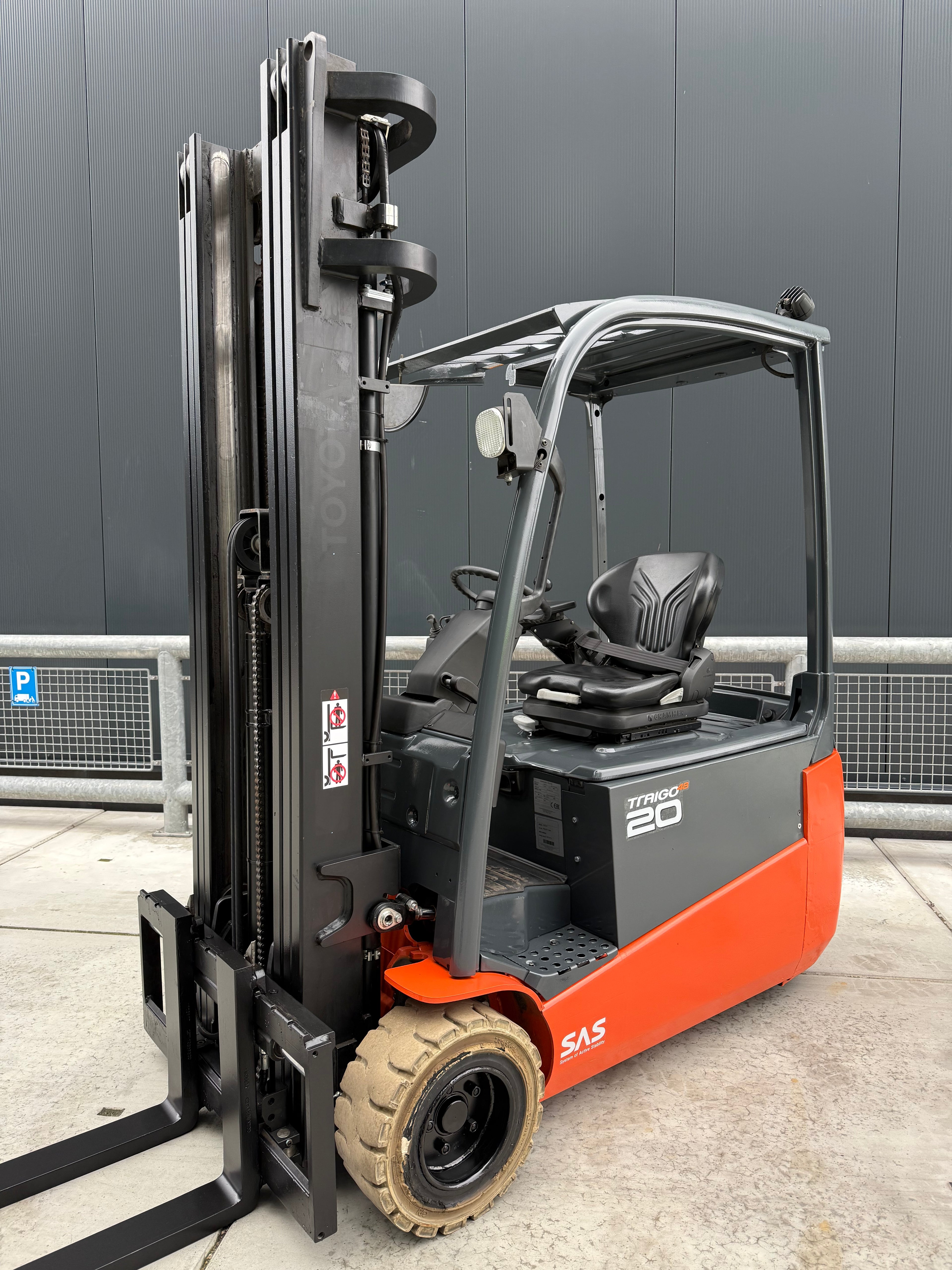B00021 TOYOTA 8FBE20T 2000KG TRIPLEX 5,50M BJ.2019 8000UUR + SIDE SHIFT