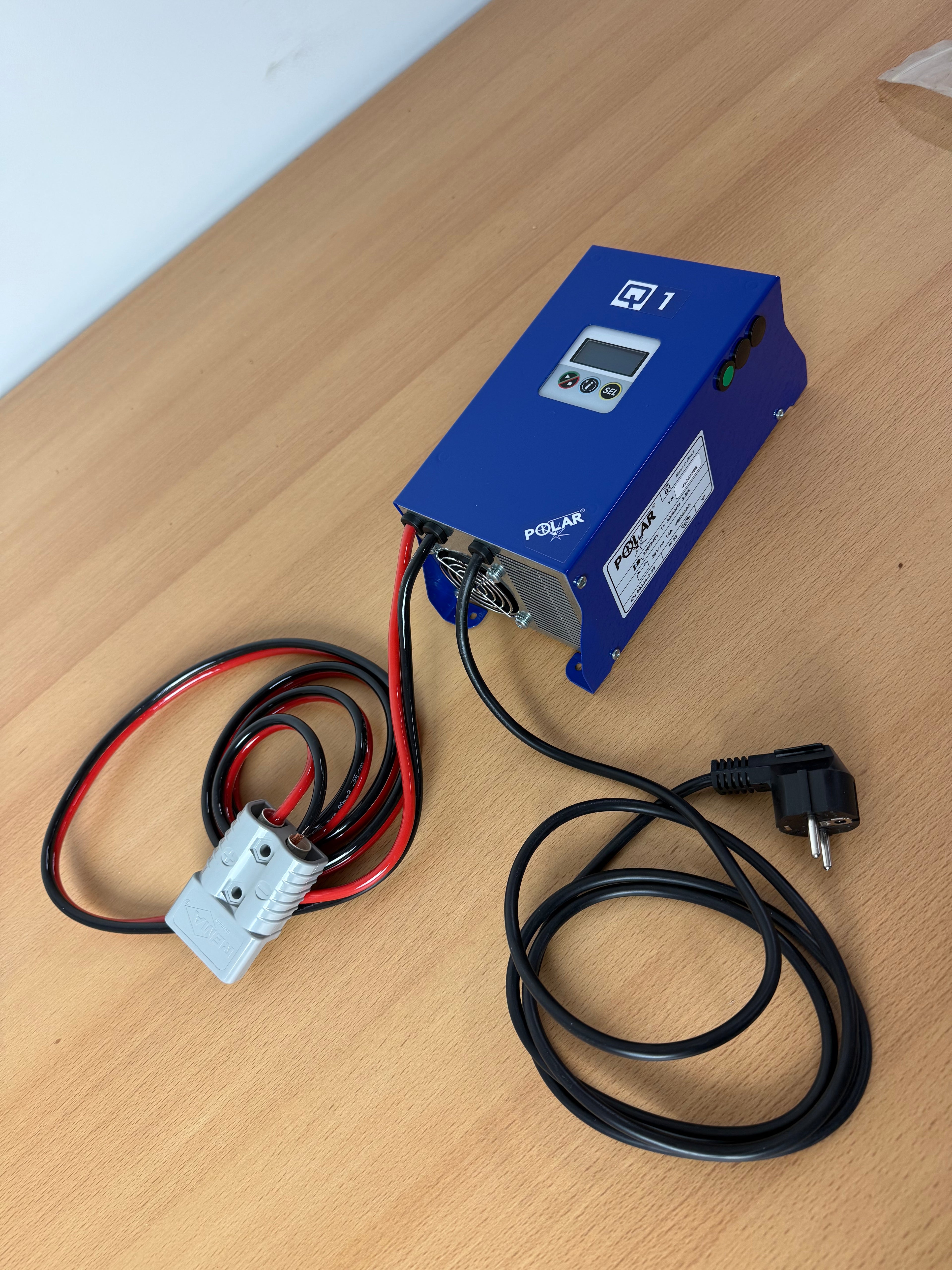 POLAR Q1 Serie 12-24V15A
Nieuw uit voorraad