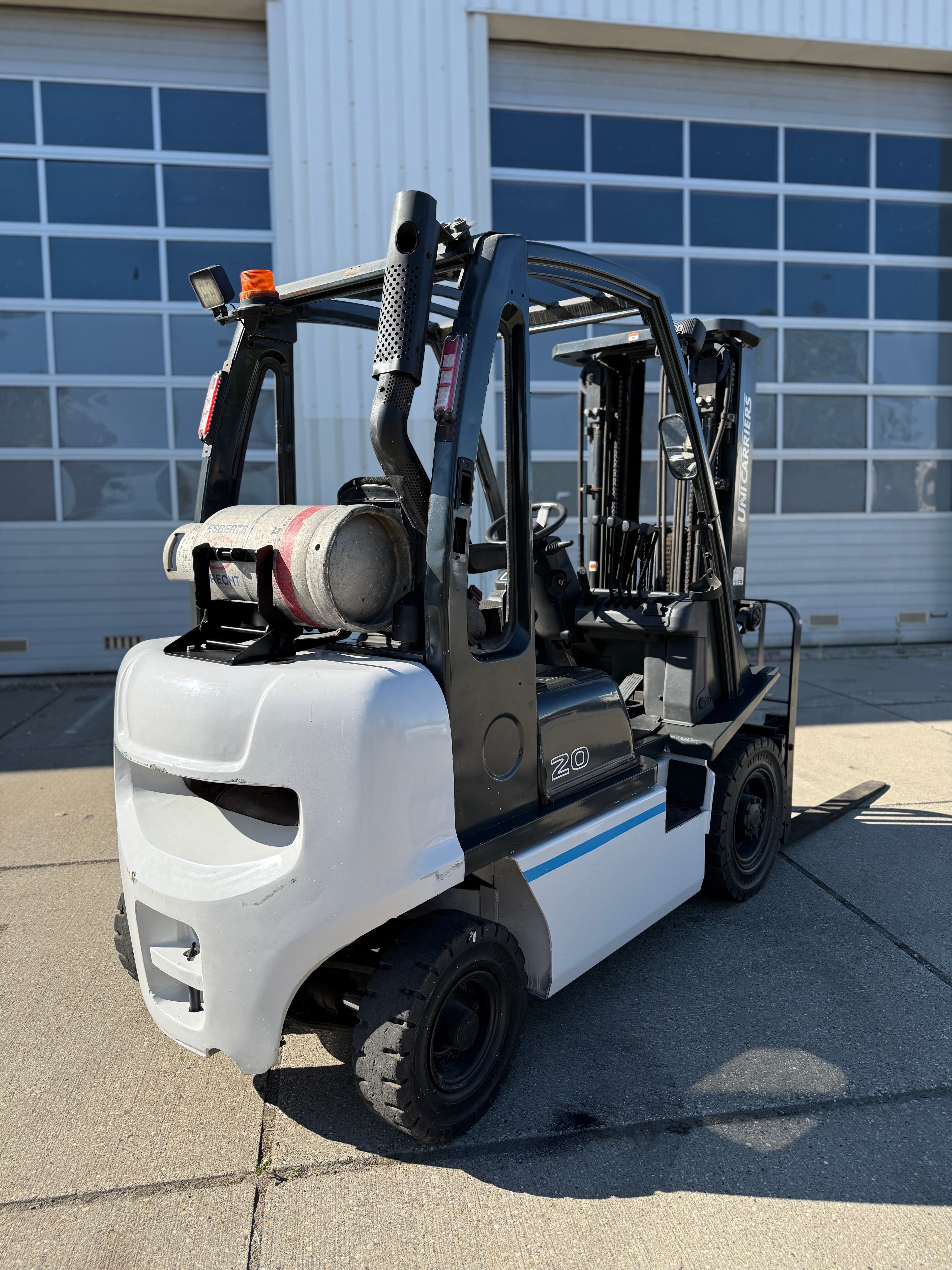 B00015 - 2021 LPG UNICARRIERS 2000KG 6400UUR TRIPLO 4,75 + SIDE SHIFT