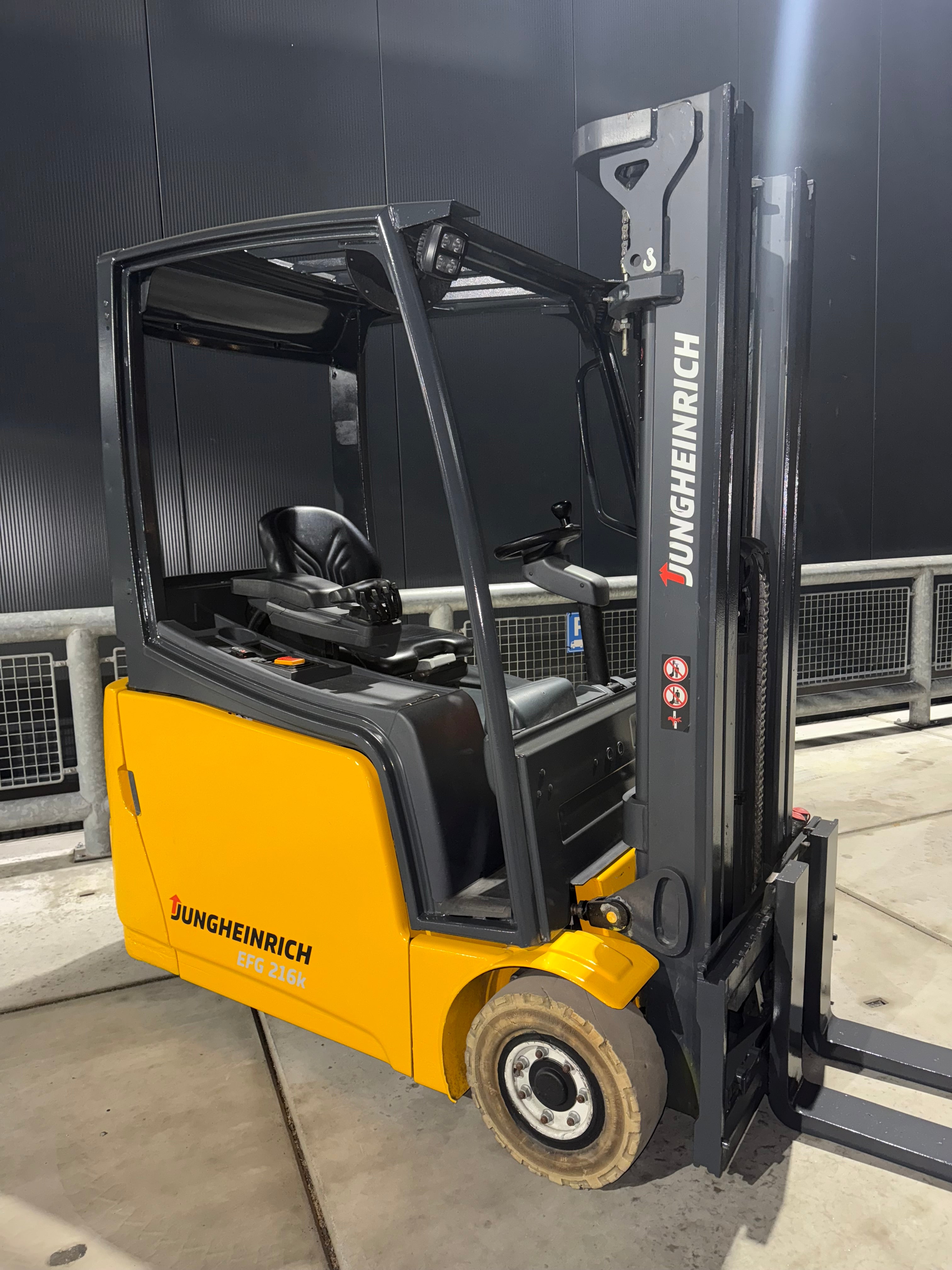 B00007 - JUNGHEINRICH EFG216K 1600KG TRIPLEX 4,60M BJ 2015 3500UUR