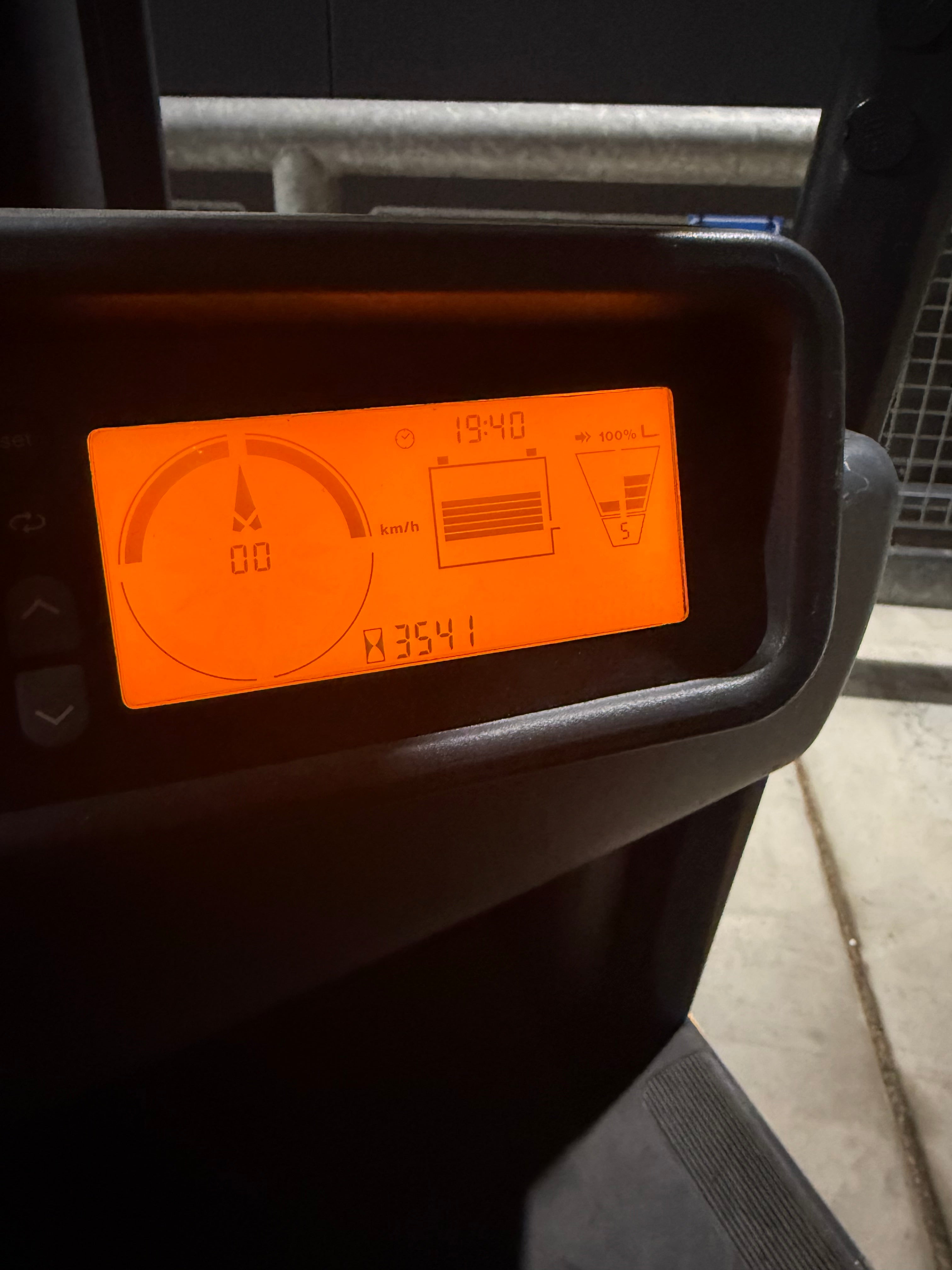 B00007 - JUNGHEINRICH EFG216K 1600KG TRIPLEX 4,60M BJ 2015 3500UUR