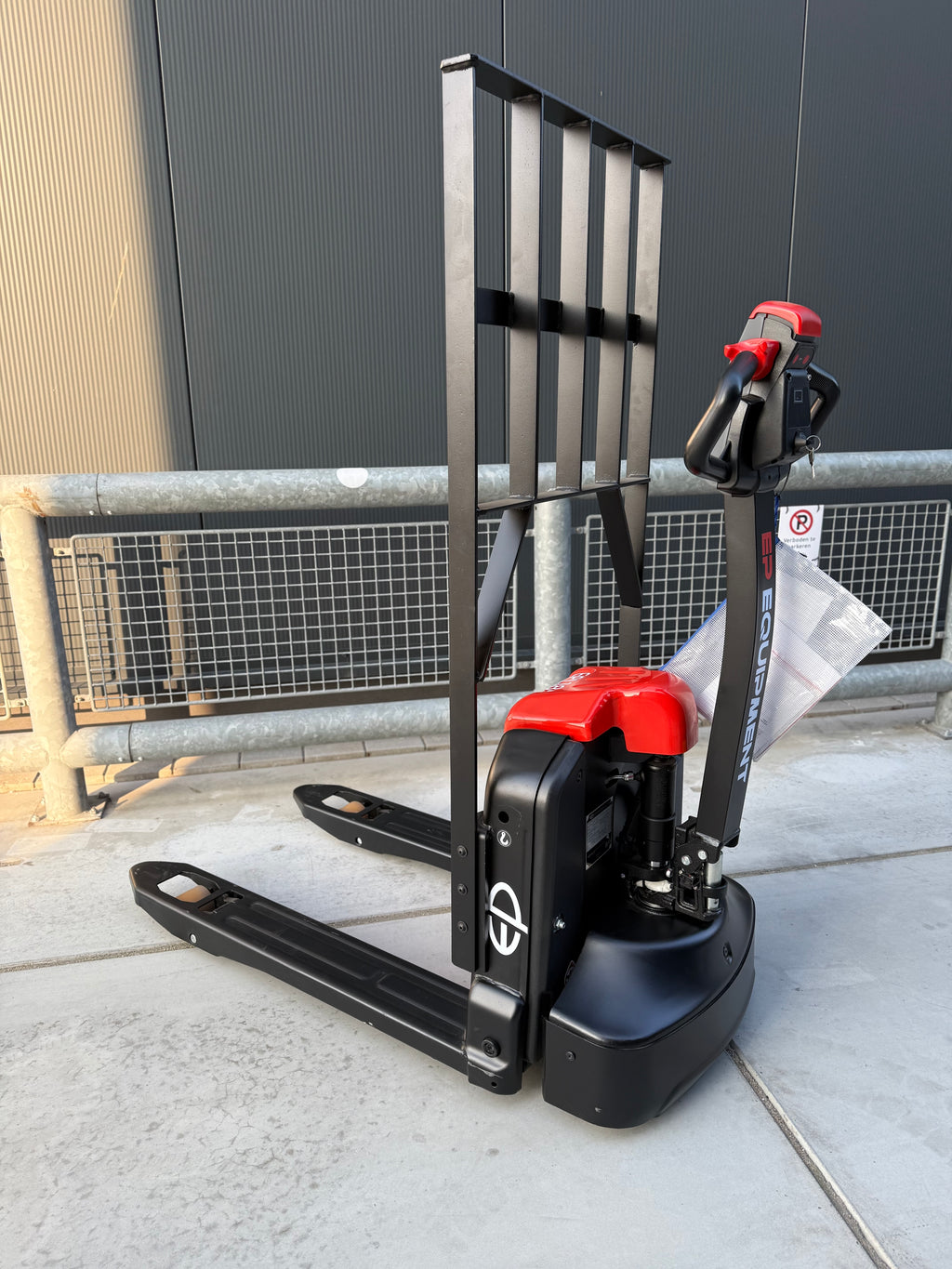 EP EPL154 Elektrische palletwagen 1500kg Compact met zwenkwielen - Nieuw Blokpallet uitvoering