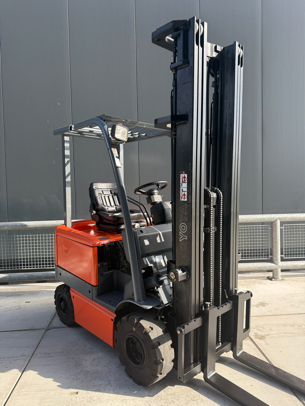 B00013 - TOYOTA 6FB18 1800KG 7000UUR TRIPLEX 6.0M HEFTRUCK