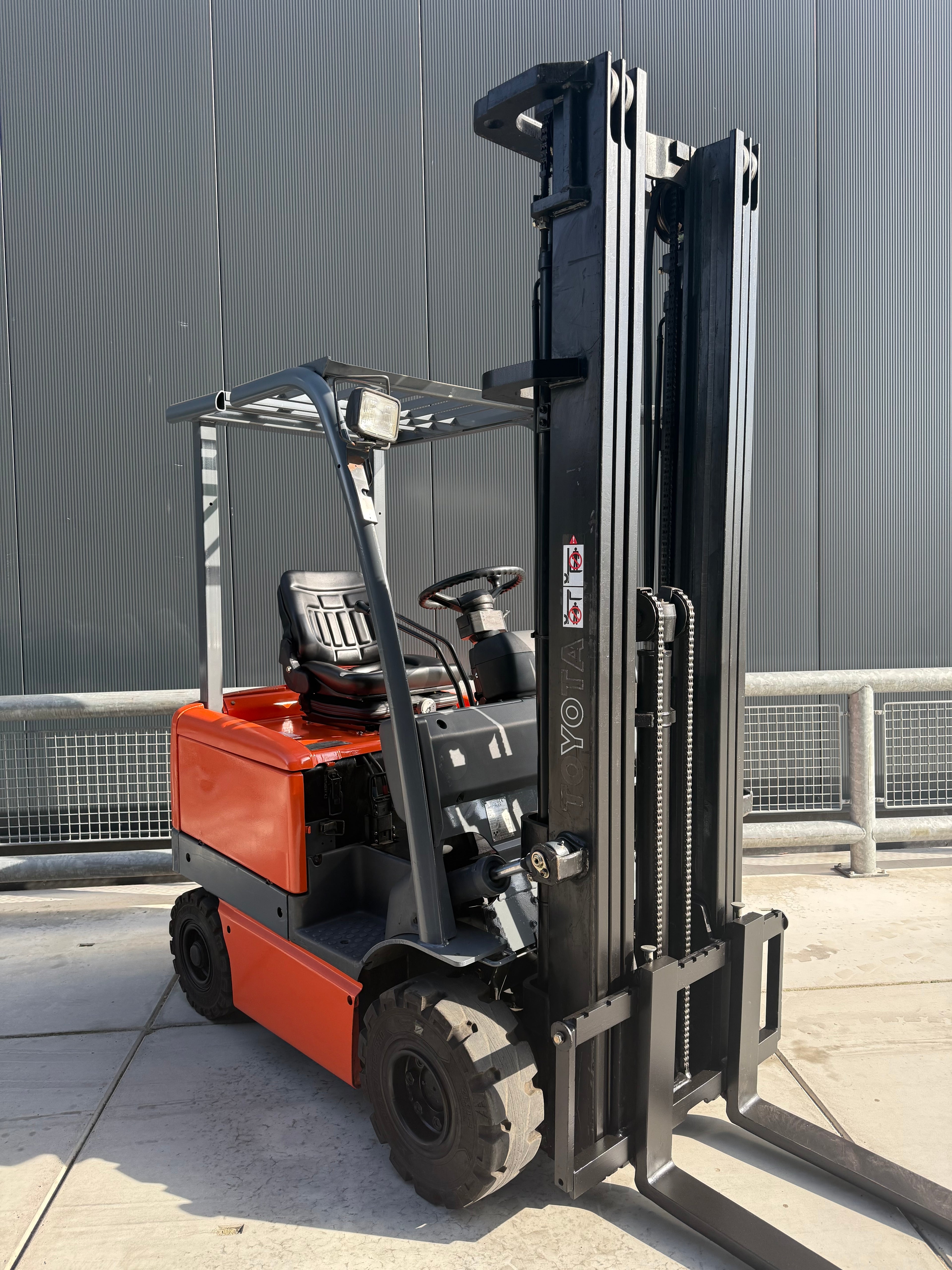 B00013 - TOYOTA 6FB18 1800KG 7000UUR TRIPLEX 6.0M HEFTRUCK