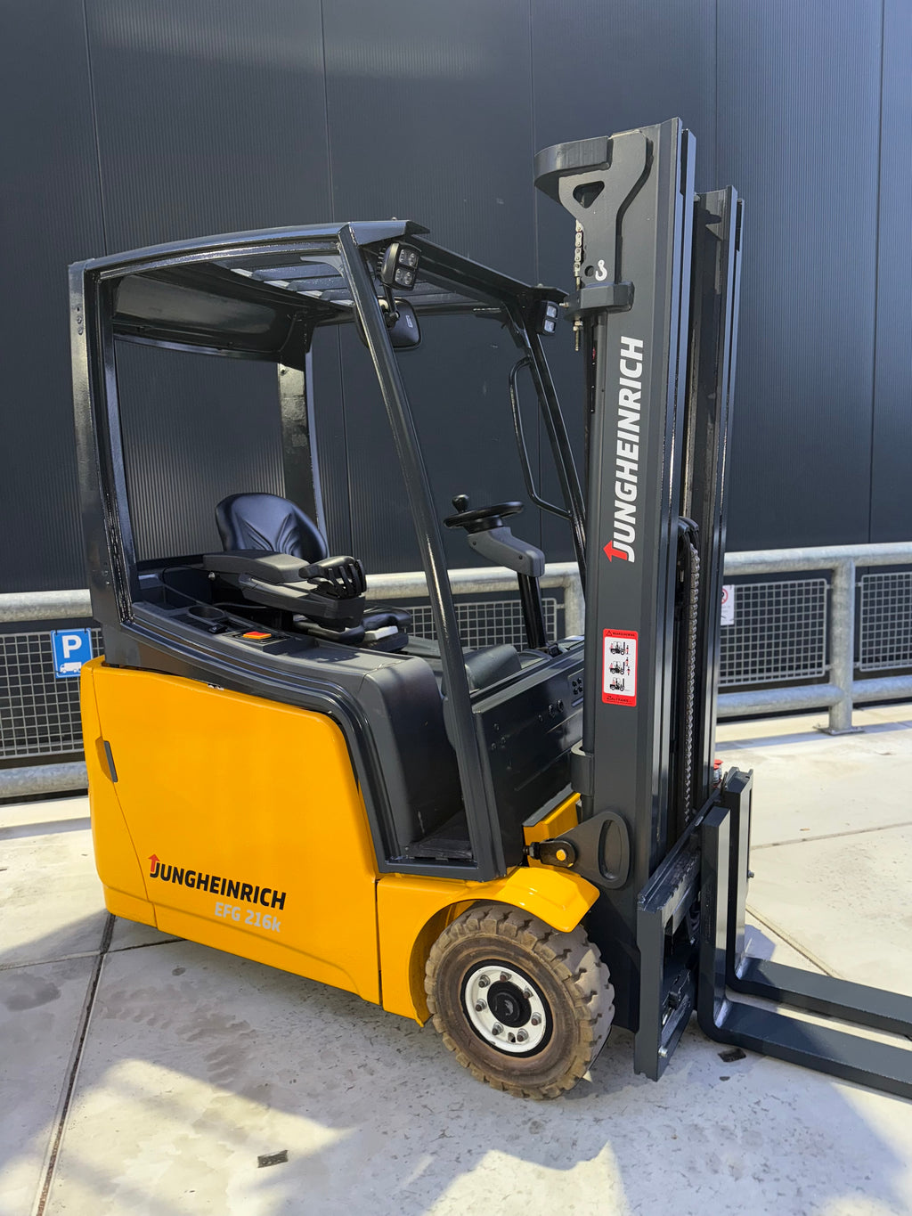 B00002 - JUNGHEINRICH EFG216K 1600KG TRIPLEX 4,60M BJ 2015 4300UUR