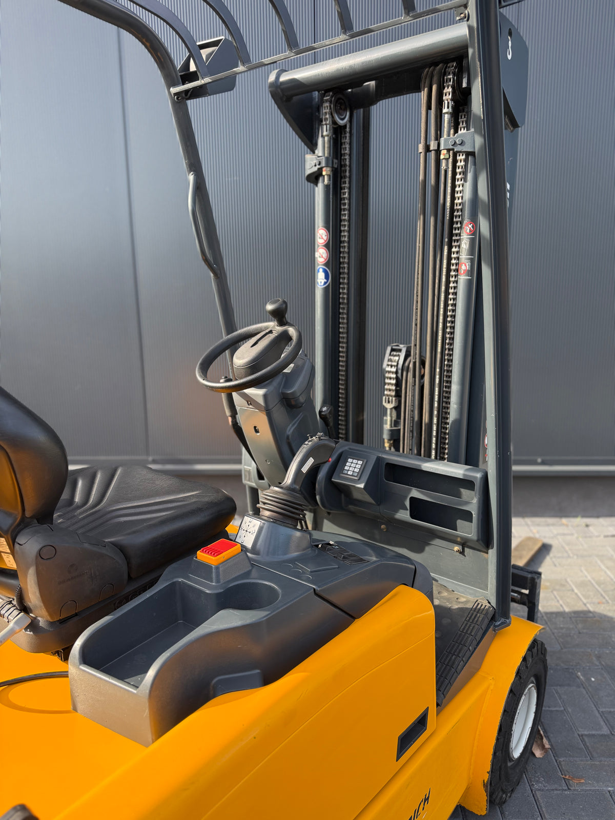 B00026 - JUNGHEINRICH EFG115 1500KG TRIPLEX4,5M 6000UUR HEFTRUCK