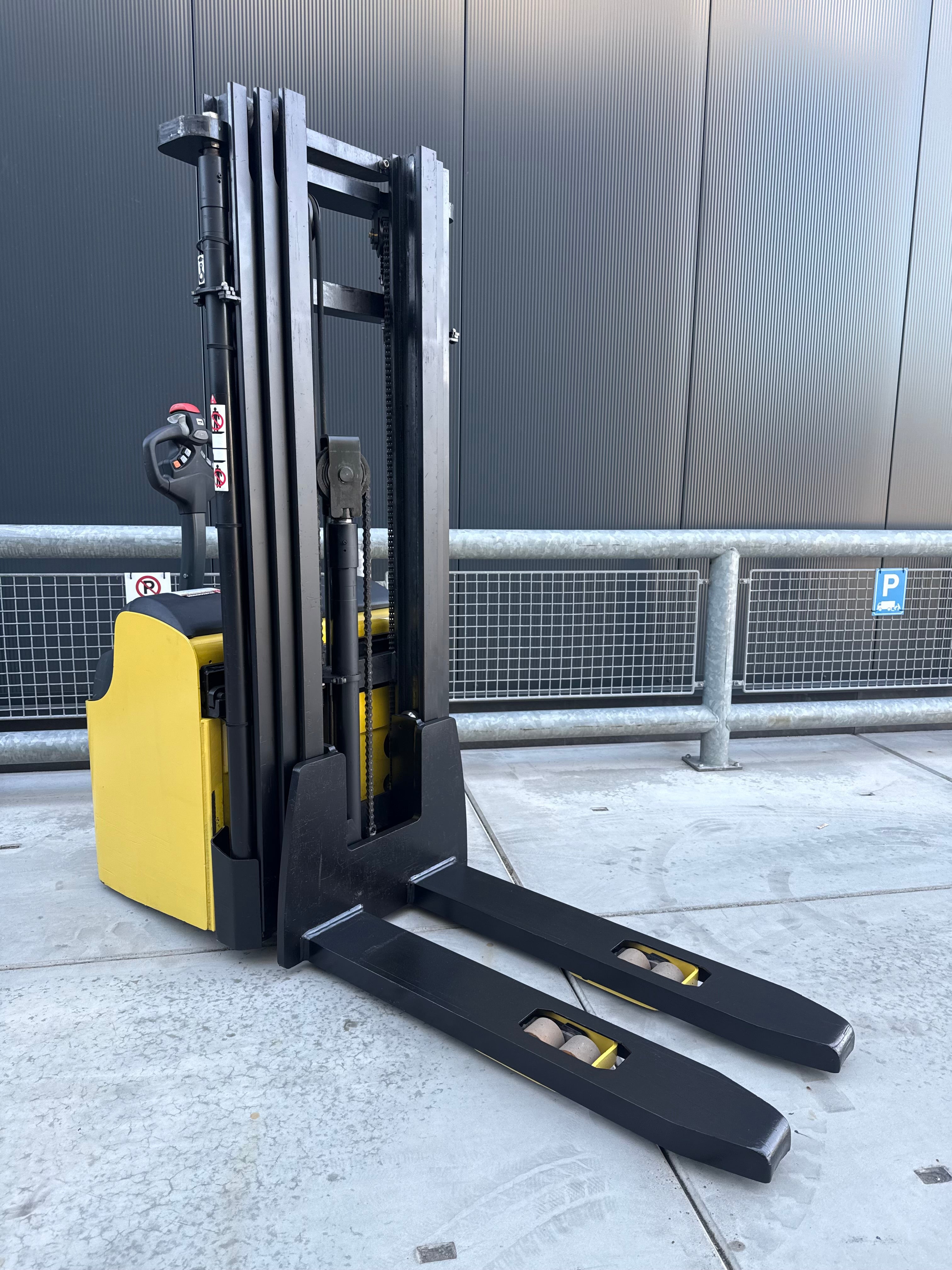 LOC STAPELAAR 1600KG TRIPLEX 4,50M 2000UUR NETTE STAPELAAR