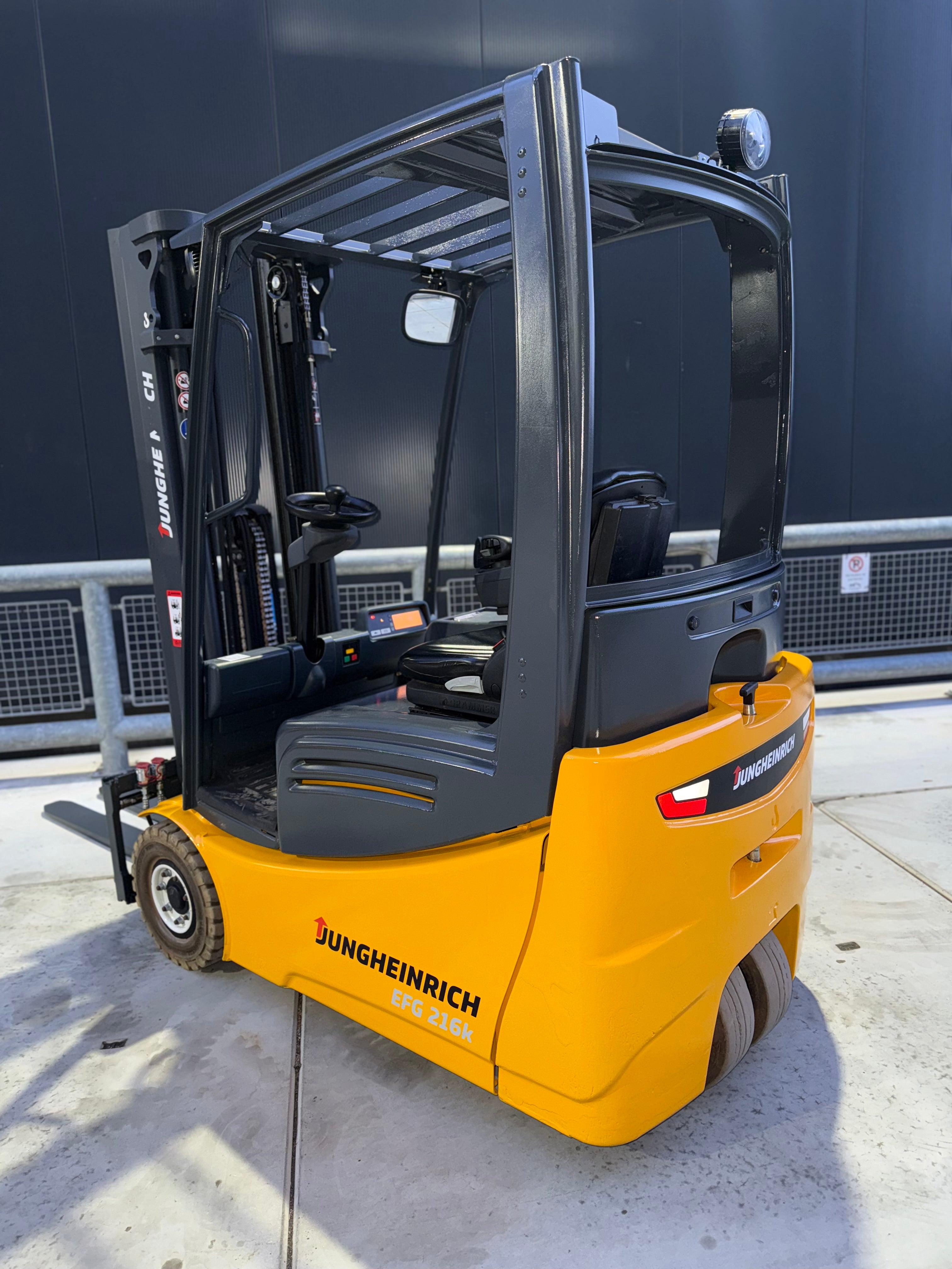 B00002 - JUNGHEINRICH EFG216K 1600KG TRIPLEX 4,60M BJ 2015 4300UUR