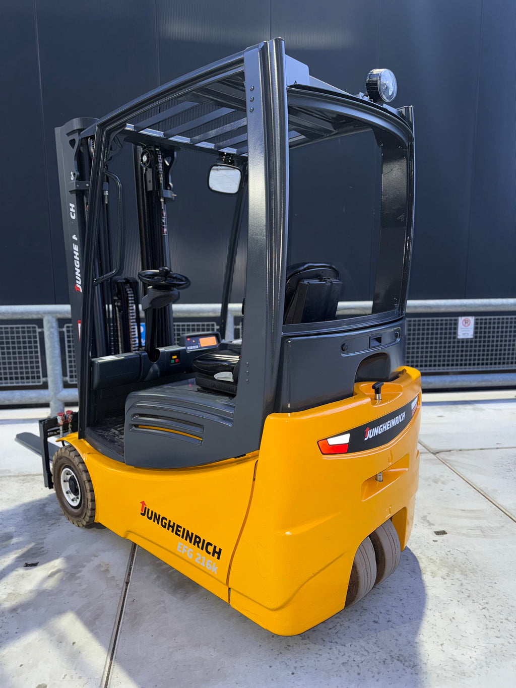 B00002 - JUNGHEINRICH EFG216K 1600KG TRIPLEX 4,60M BJ 2015 4300UUR