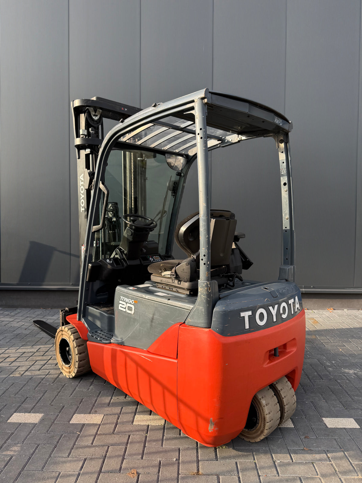 B00029 - TOYOTA 8FBE20T 2000KG TRIPLEX 5,5M BJ2016 7200UUR TOP BATT