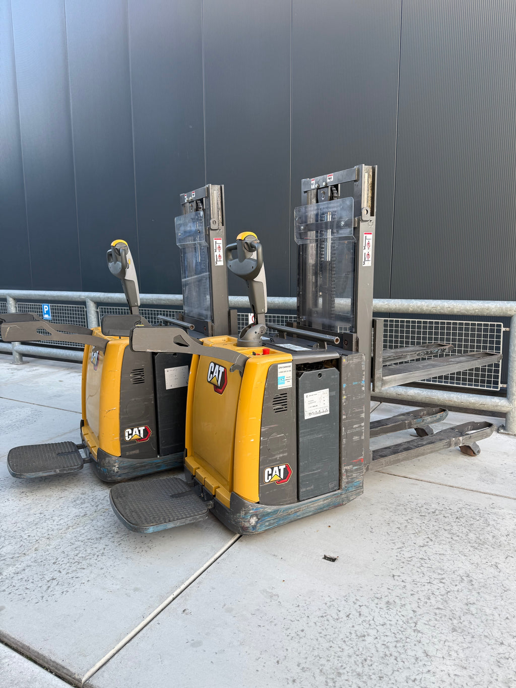 S00019 - 2X CATTERPILLAR DUPLEX 2000KG 2.0M BJ 2020 2100UUR DUBBELE HEFFING