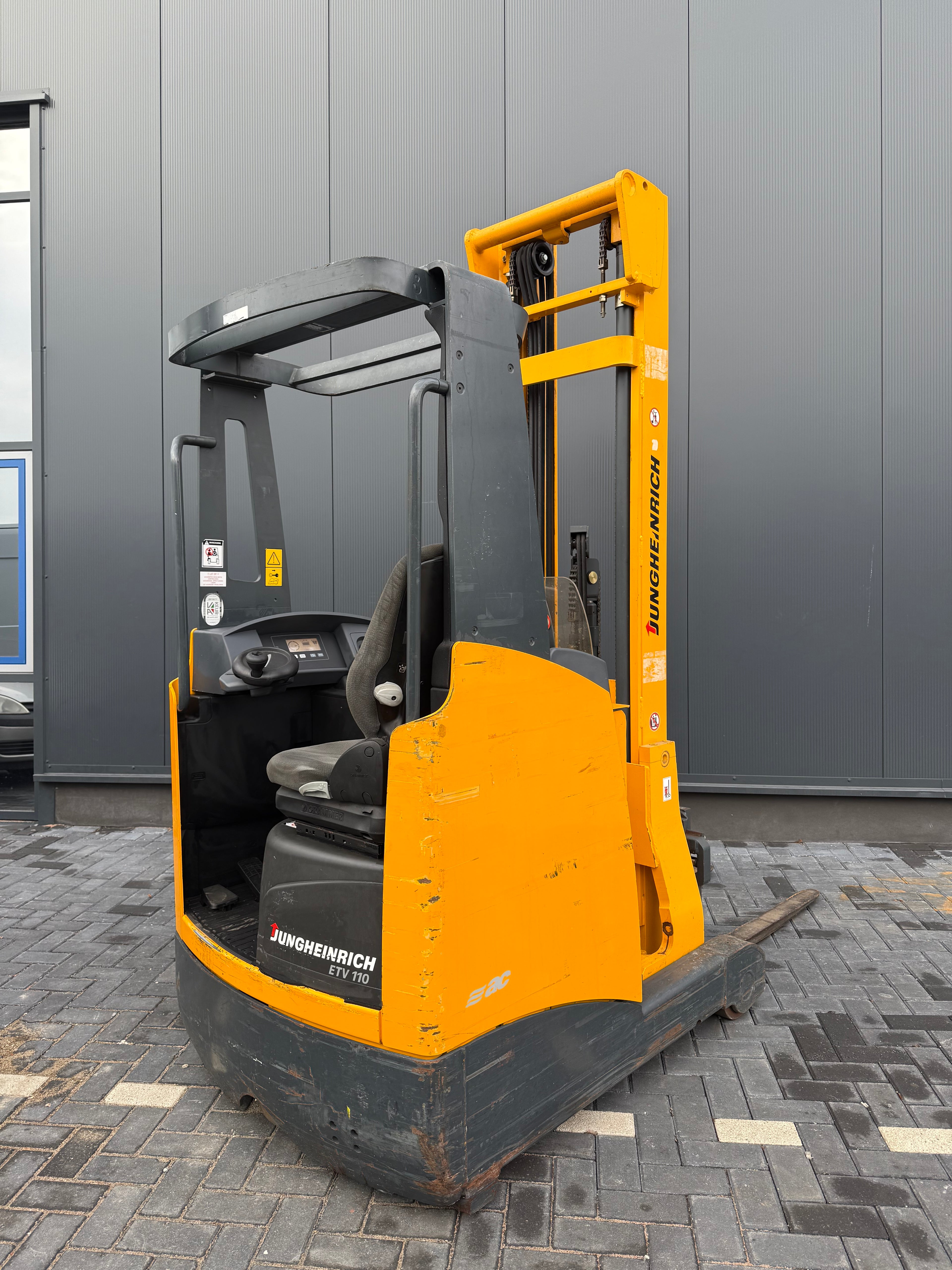 R00001 - JUNGHEINRICH BJ2007 TRIPLEX 6.5M 2500UUR  REACHTRUCK