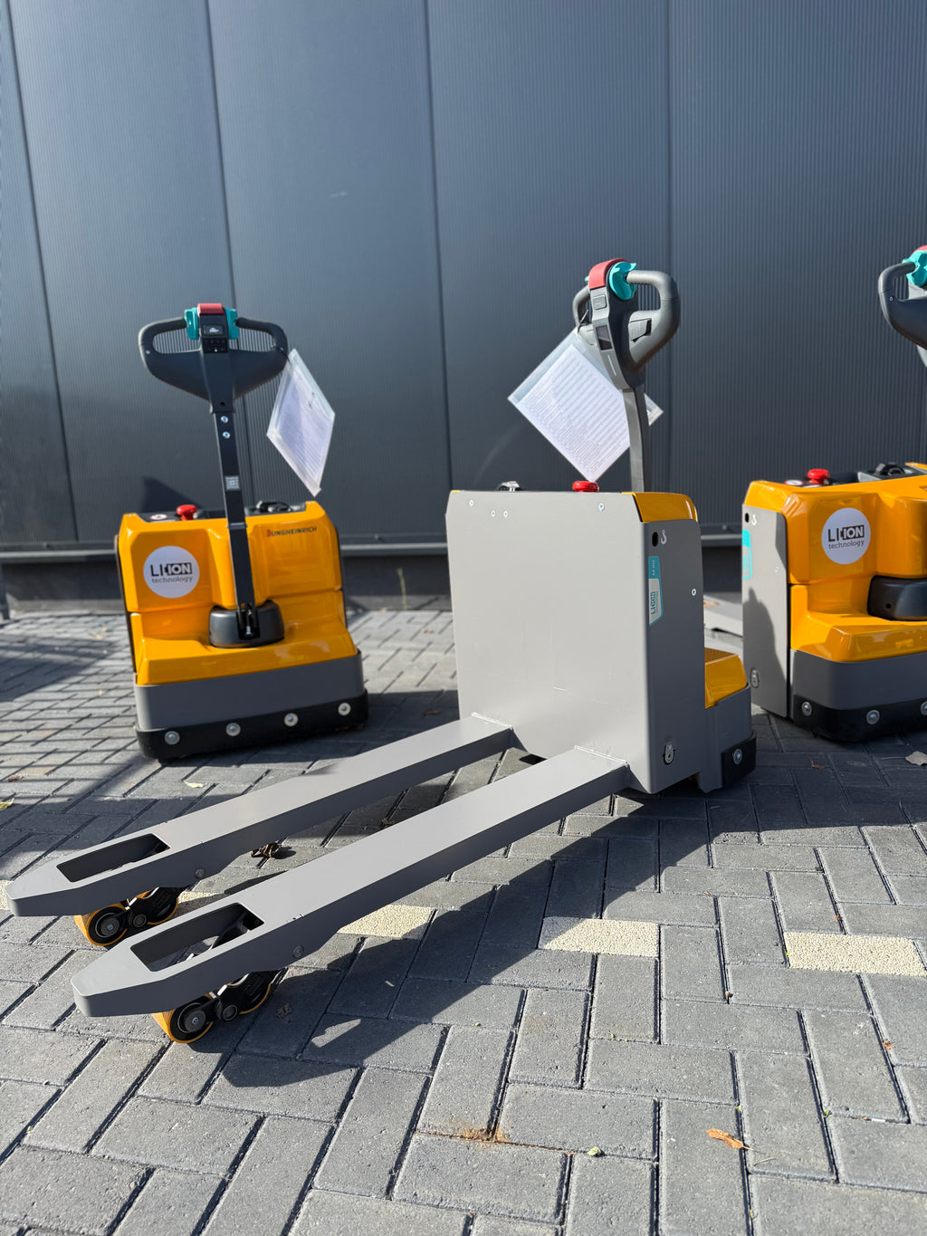 E00001 - JUNGHEINRICH EJE M15 1500KG 24V 50A LI-ION NIEUW VOORRAAD 6STUKS