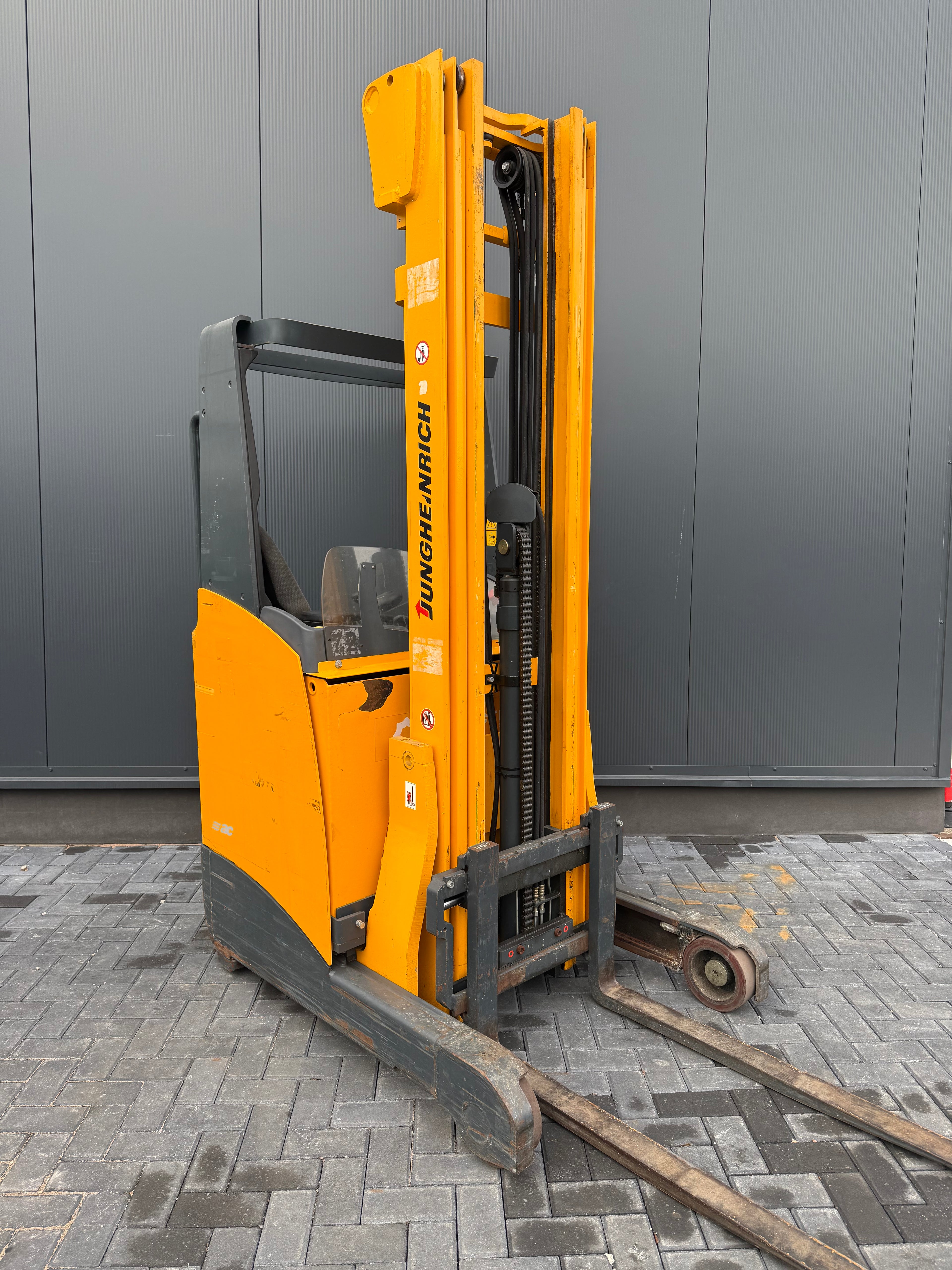 R00001 - JUNGHEINRICH BJ2007 TRIPLEX 6.5M 2500UUR  REACHTRUCK