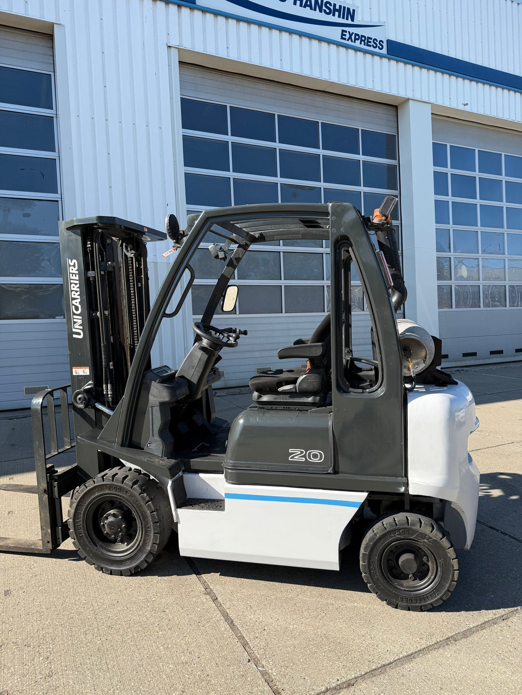 B00015 - 2021 LPG UNICARRIERS 2000KG 6400UUR TRIPLO 4,75 + SIDE SHIFT