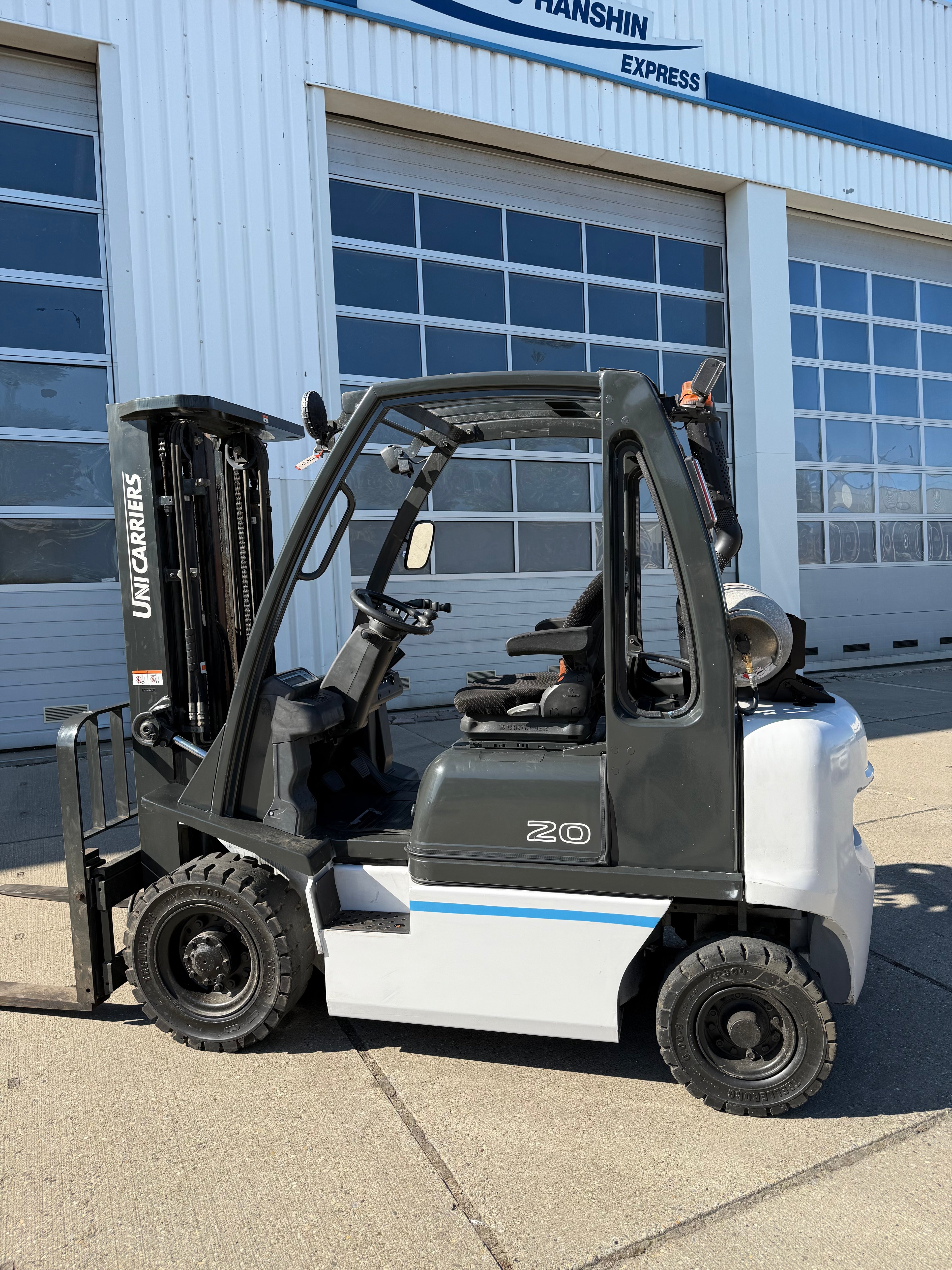 B00015 - 2021 LPG UNICARRIERS 2000KG 6400UUR TRIPLO 4,75 + SIDE SHIFT