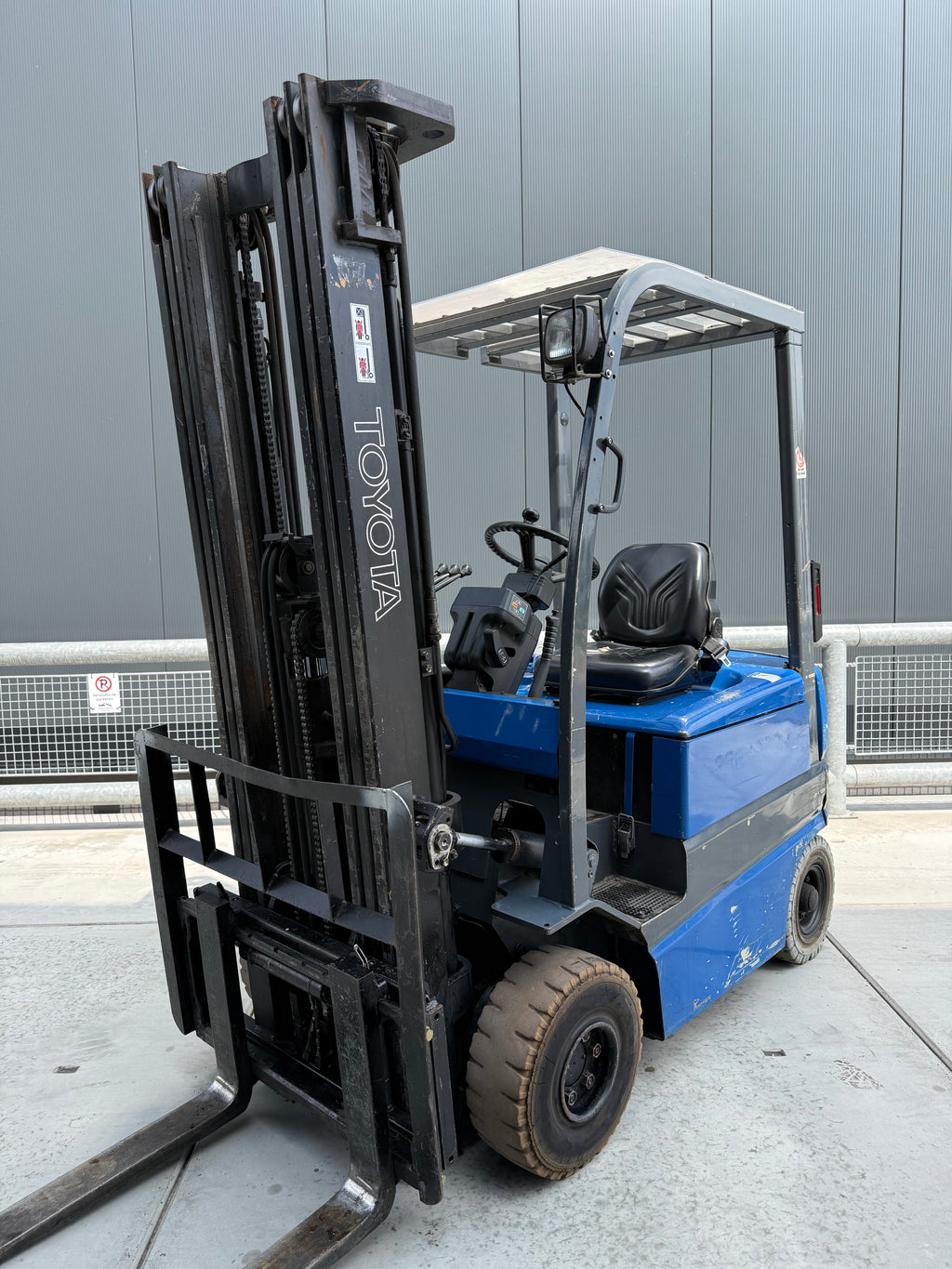 B00030 - TOYOTA FBMF16 1600KG TRIPLEX 4,70M + SIDE SHIFT GOEDE TRUCK