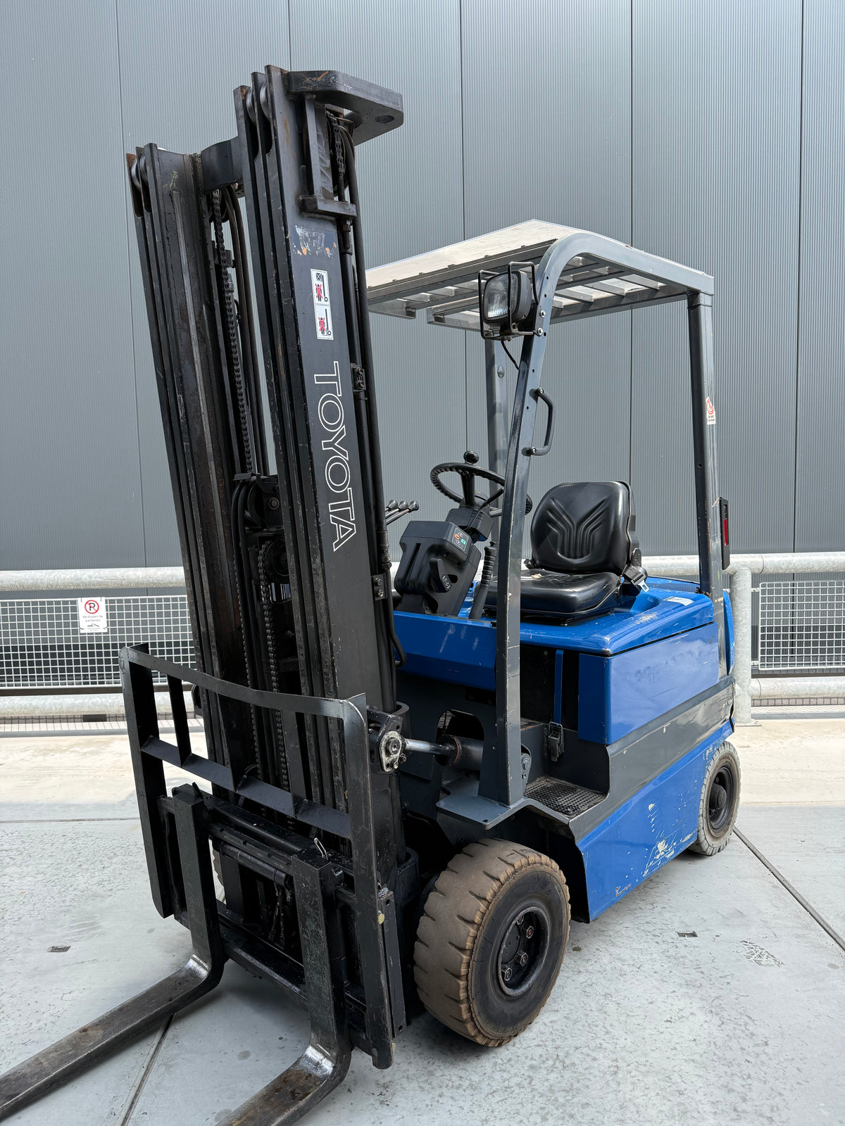 B00030 - TOYOTA FBMF16 1600KG TRIPLEX 4,70M + SIDE SHIFT GOEDE TRUCK